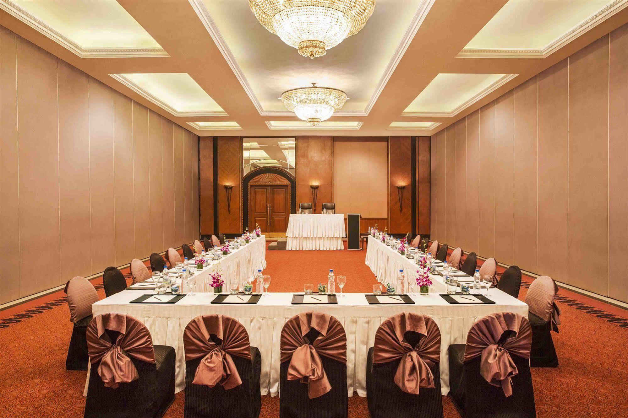 Eros New Delhi, Nehru Place 5*